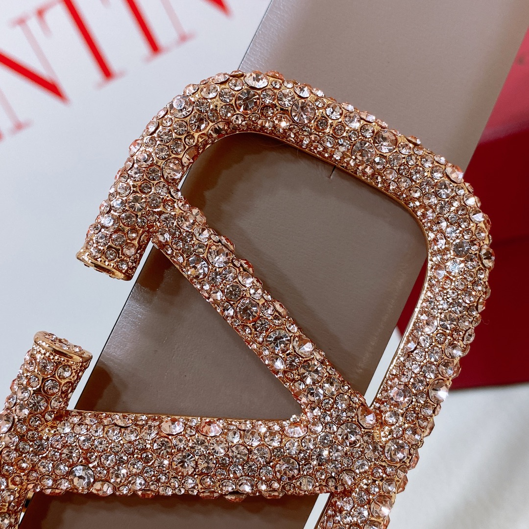 Valentino Garavani VLOGO Signature Calfskin Belt Purchase Guide - 图片 4