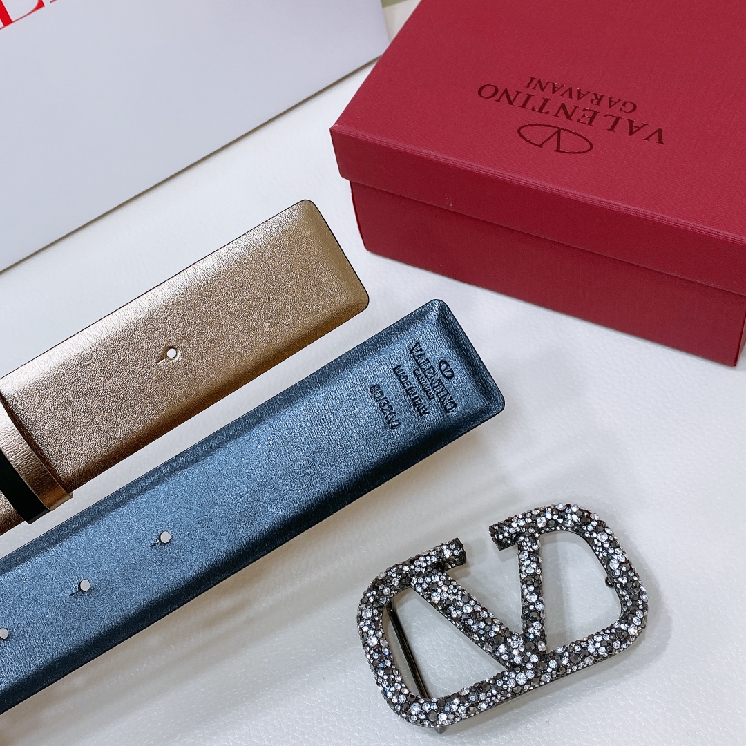 Valentino Garavani VLOGO Signature Calfskin Belt Purchase Guide - 图片 9