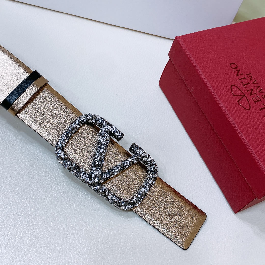 Valentino Garavani VLOGO Signature Calfskin Belt Purchase Guide - 图片 7
