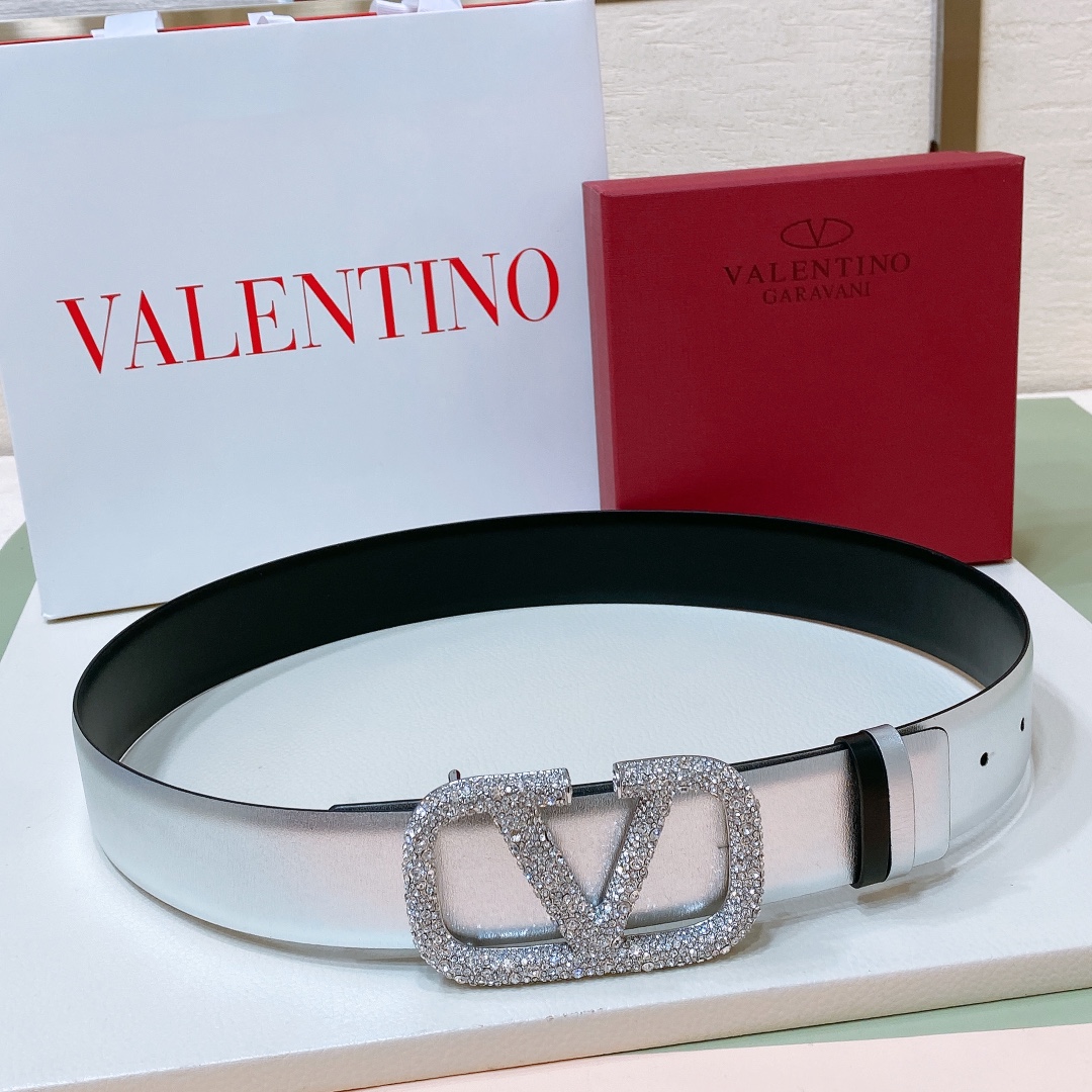 “Valentino Garavani VLogo Belt: High-Grade Purchase for Ms. Valentino”