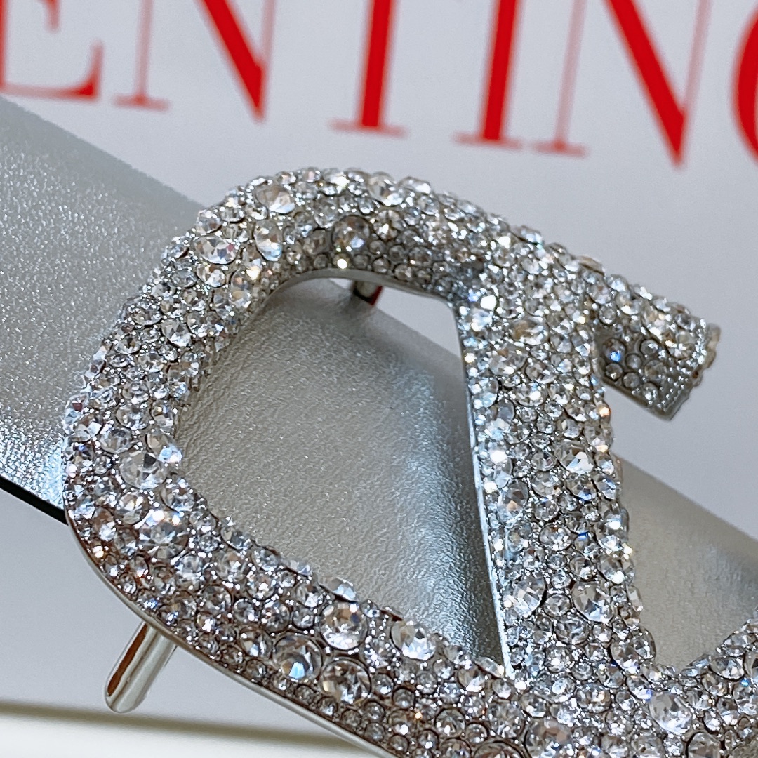 “Valentino Garavani VLogo Belt: High-Grade Purchase for Ms. Valentino” - 图片 3