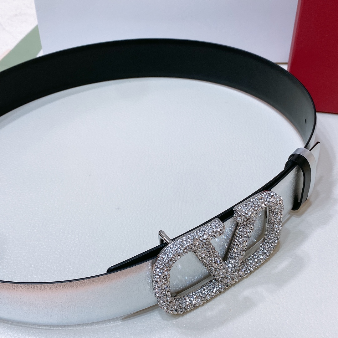 “Valentino Garavani VLogo Belt: High-Grade Purchase for Ms. Valentino” - 图片 9