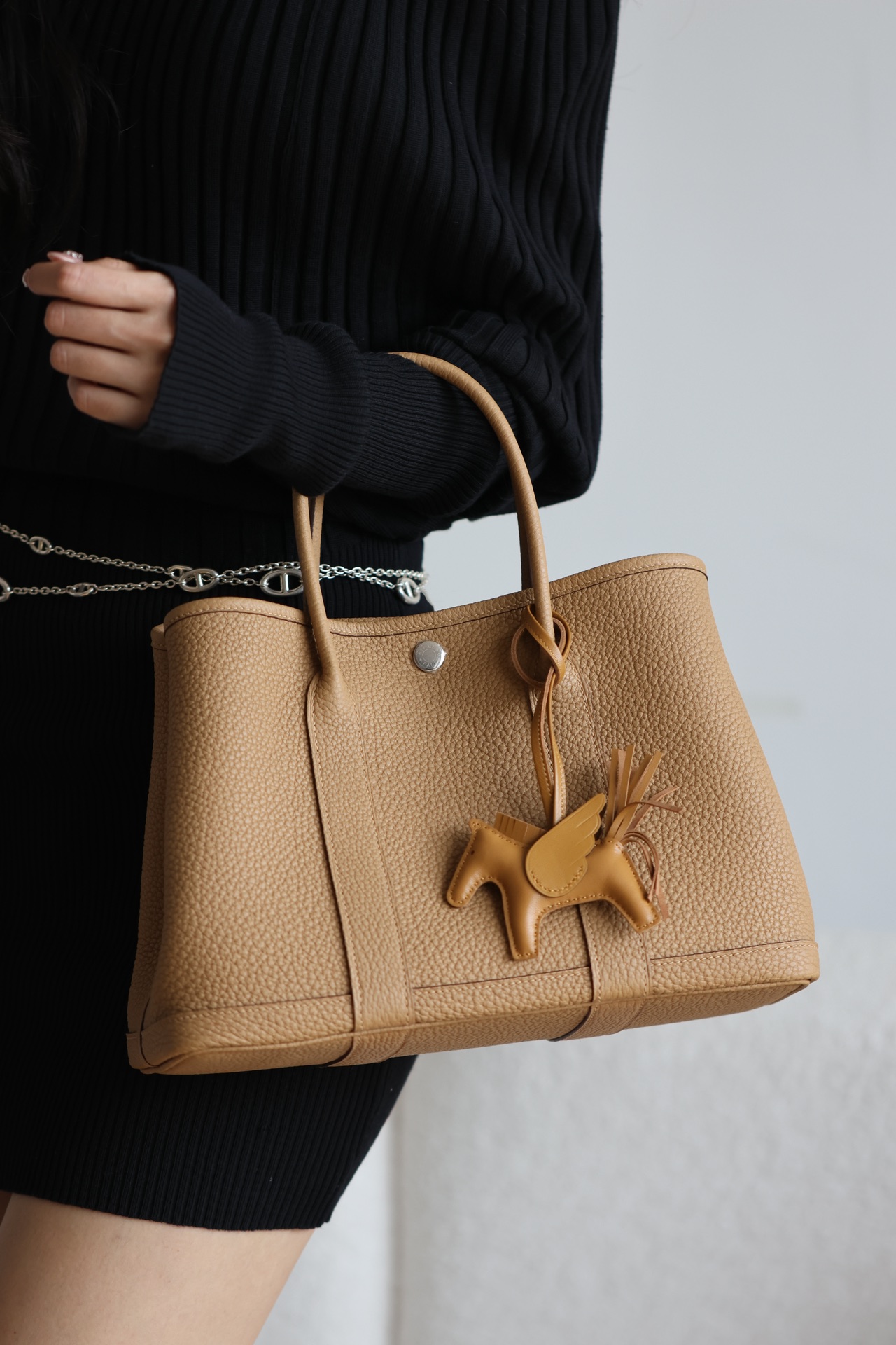 Elegant Garden Party Tote Bag - Spacious, Stylish, and Versatile Handbag 6 i1704781413 6115 5