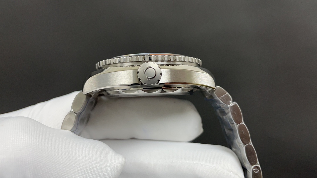 Omega 今日推荐 四分之一橙 43.5mm 8900机