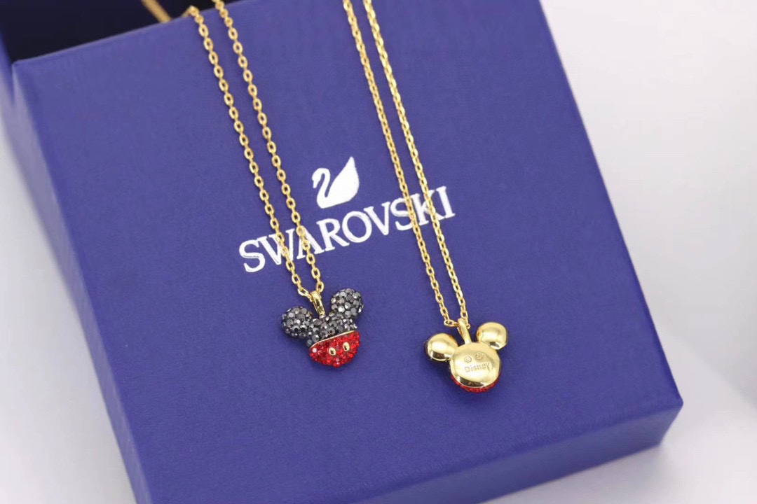  Swarovski 施华洛世奇金色米奇老鼠 锁骨项链这款标志性米奇老鼠造型，将勾起您不少美好的童年回忆