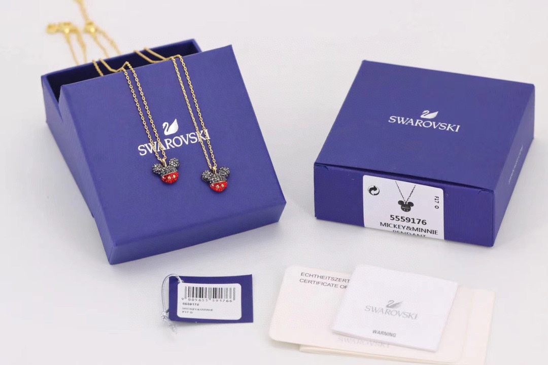  Swarovski 施华洛世奇金色米奇老鼠 锁骨项链这款标志性米奇老鼠造型，将勾起您不少美好的童年回忆