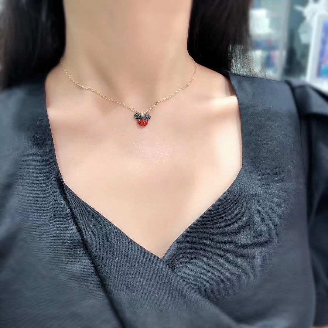  Swarovski 施华洛世奇金色米奇老鼠 锁骨项链这款标志性米奇老鼠造型，将勾起您不少美好的童年回忆