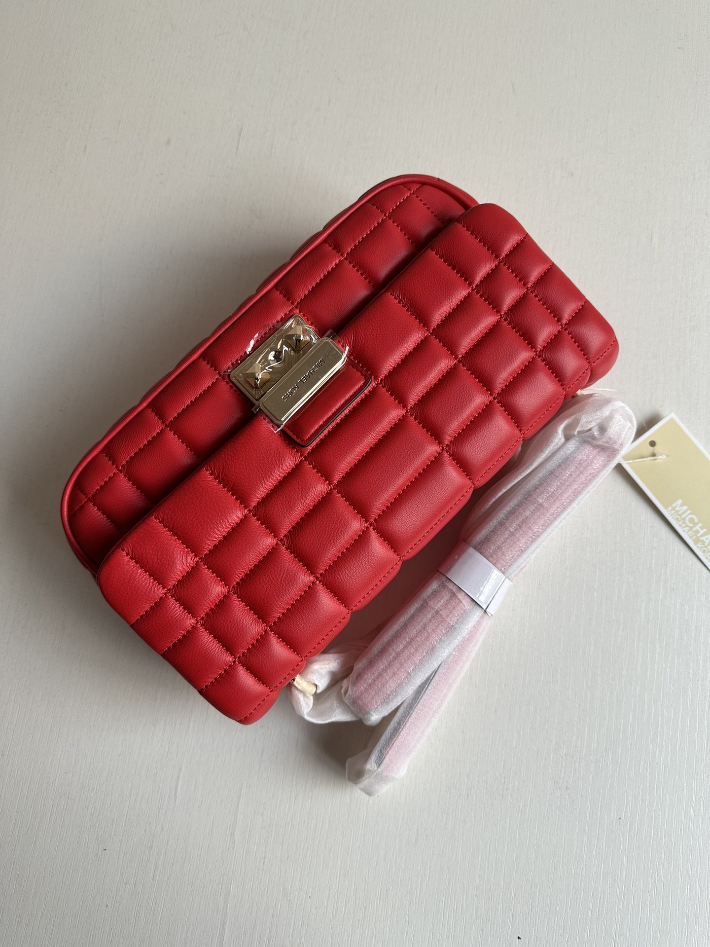 Michael Kors Michael kors mk新款TRIBECA系列羊皮方格绗缝锁扣翻盖手提单肩包，尺寸：25×14×8
