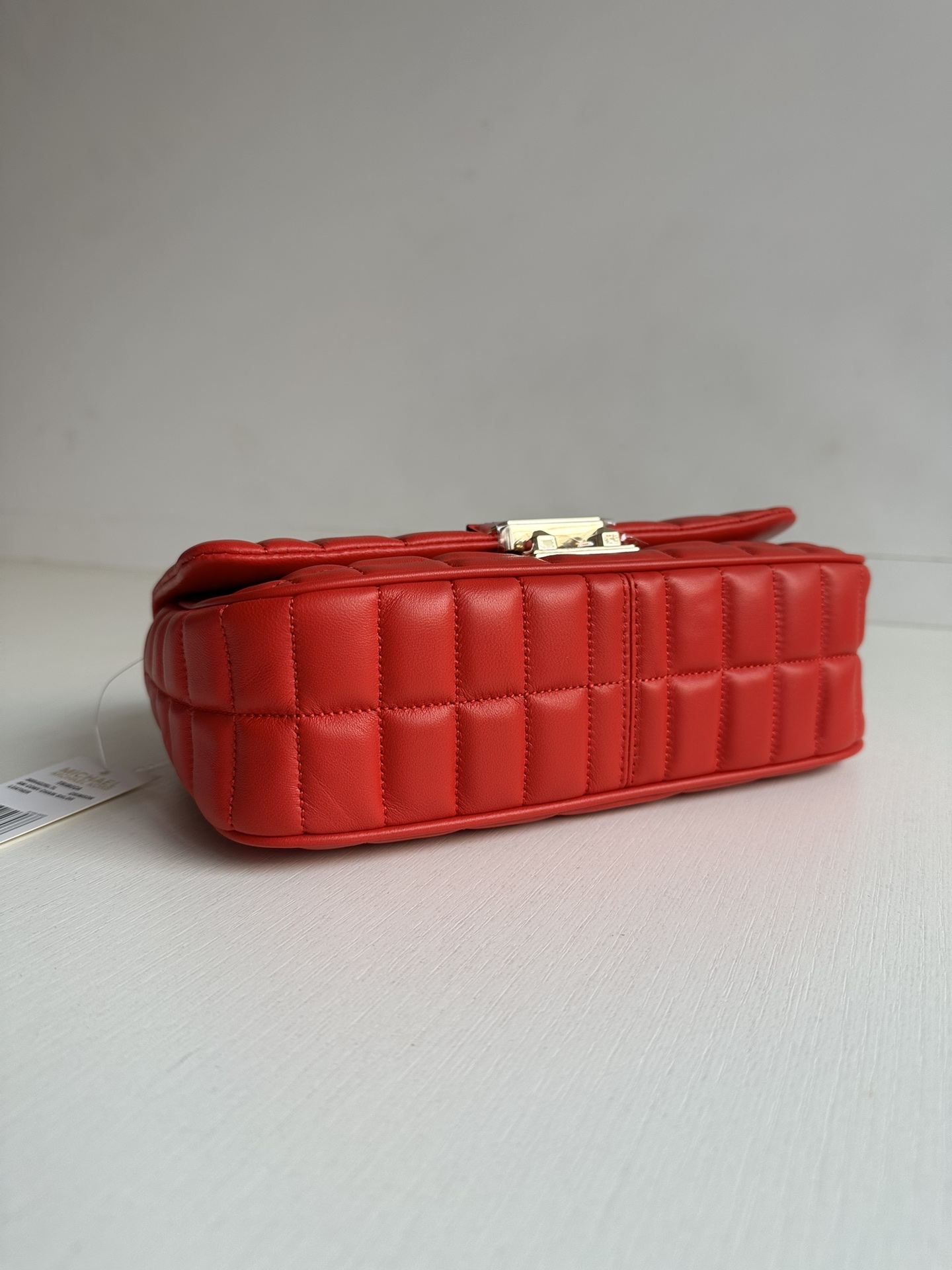 Michael Kors Michael kors mk新款TRIBECA系列羊皮方格绗缝锁扣翻盖手提单肩包，尺寸：25×14×8