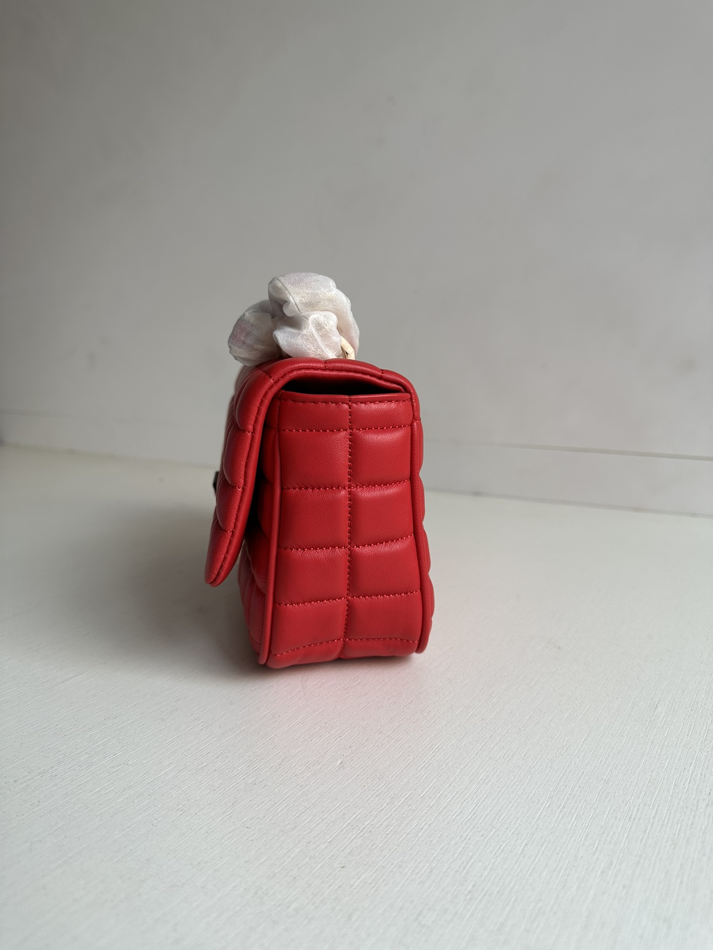 Michael Kors Michael kors mk新款TRIBECA系列羊皮方格绗缝锁扣翻盖手提单肩包，尺寸：25×14×8