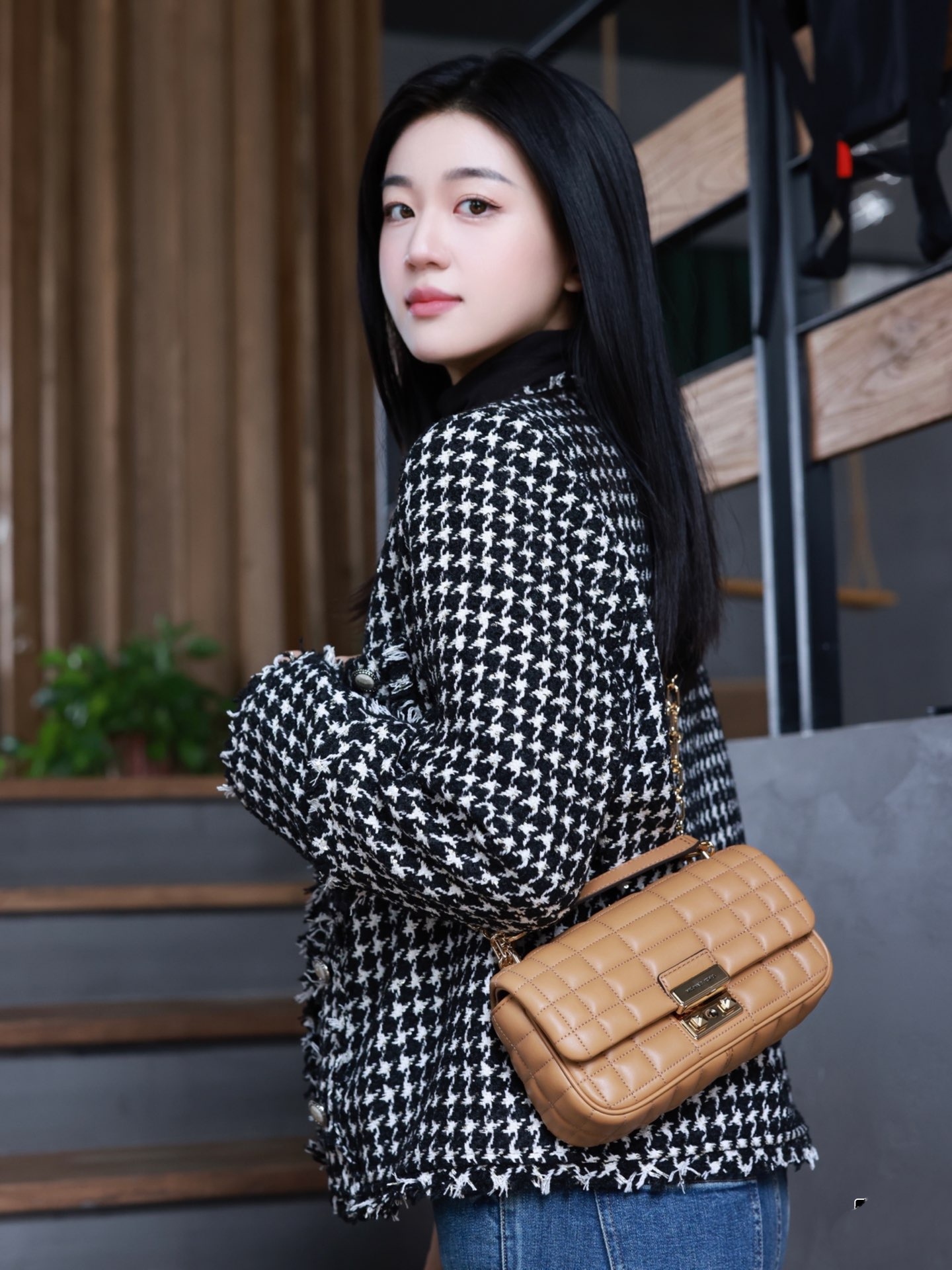 Michael Kors Michael kors mk新款TRIBECA系列羊皮方格绗缝锁扣翻盖手提单肩包，尺寸：25×14×8