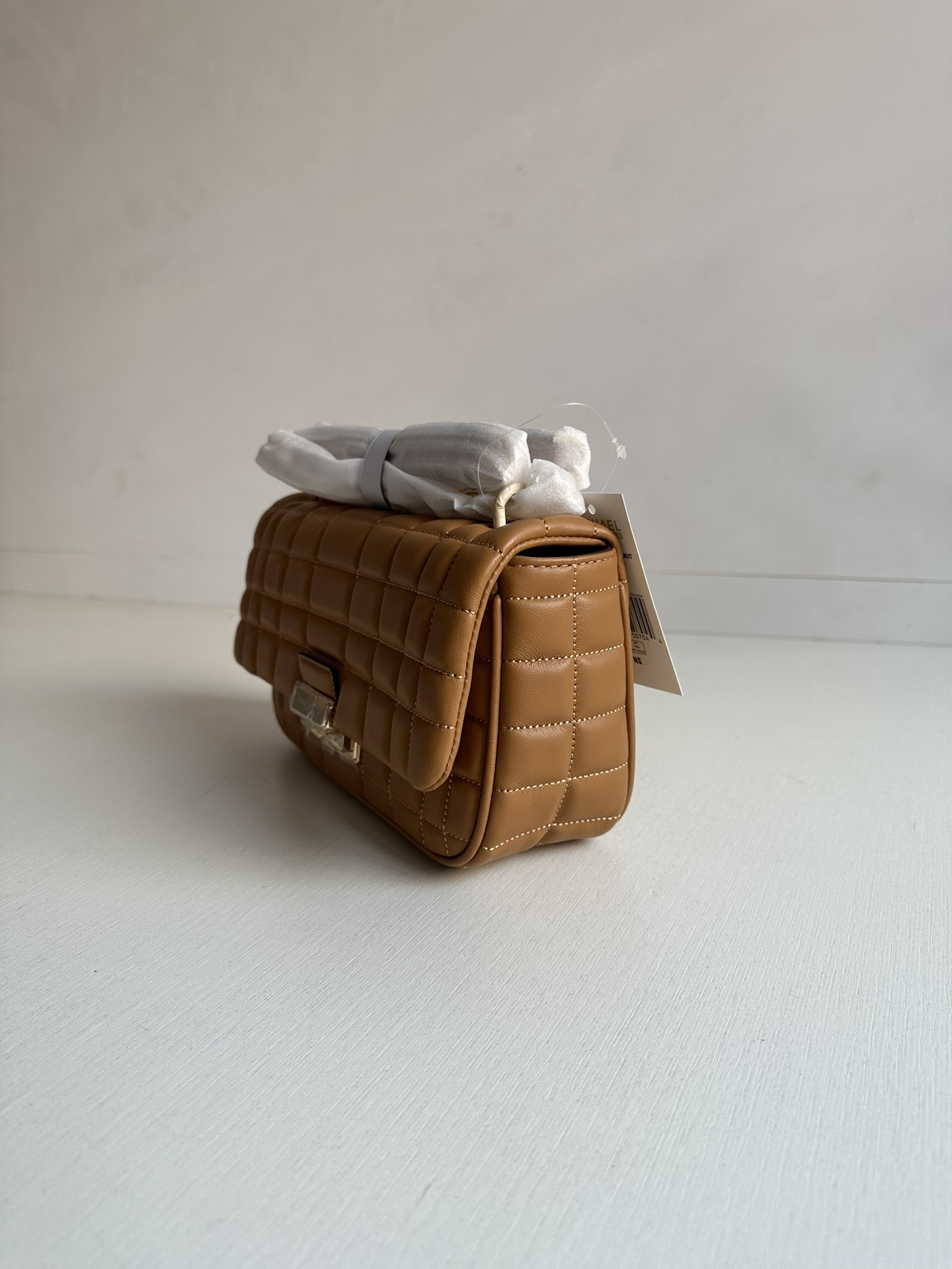 Michael Kors Michael kors mk新款TRIBECA系列羊皮方格绗缝锁扣翻盖手提单肩包，尺寸：25×14×8