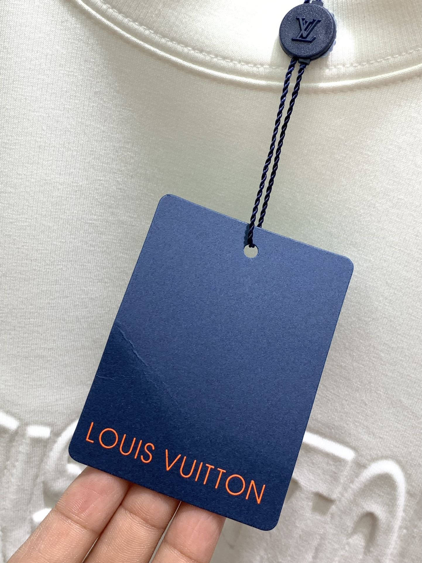 LouisVuitton路易威登2024春夏最新款专柜同步有售原单狠货时尚休闲圆领短袖T恤上身很有特点！