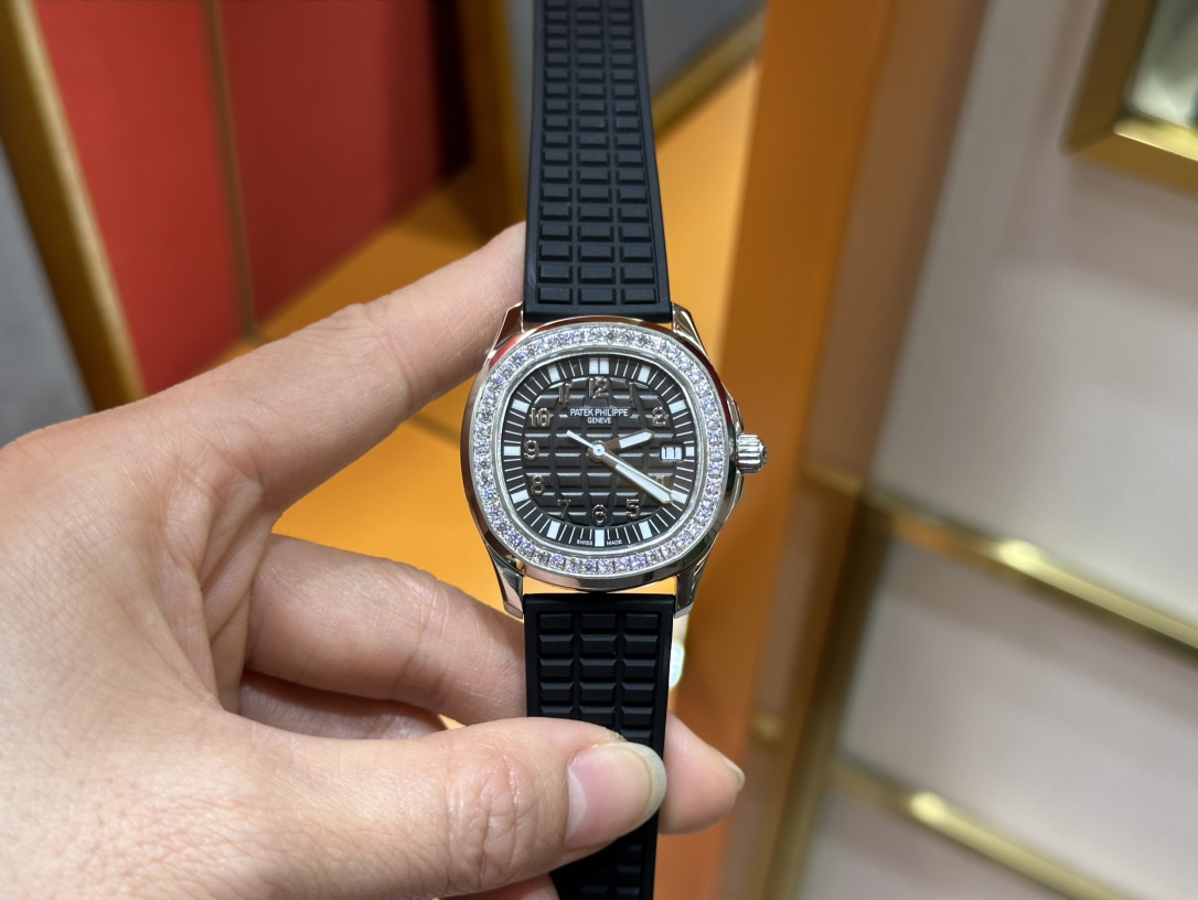 Peeta Emerald 5067A Stone Female Watch Review: Perfect Patek Philippe Clone. - 图片 7
