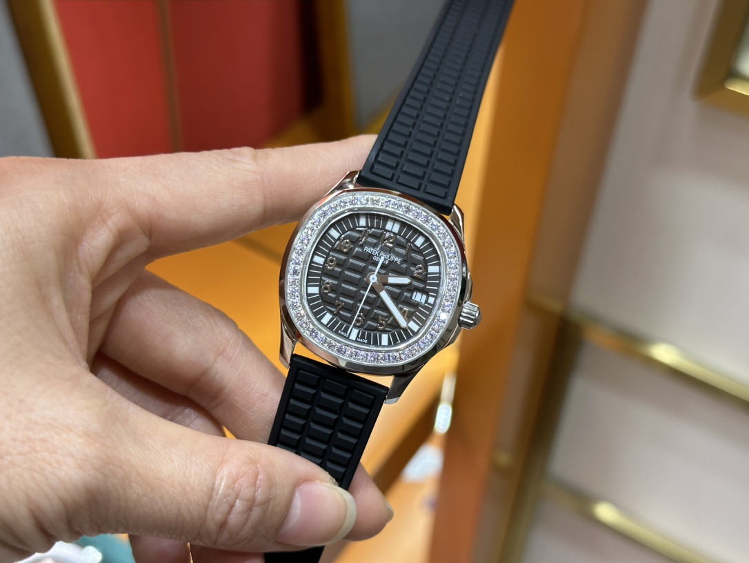 Peeta Emerald 5067A Stone Female Watch Review: Perfect Patek Philippe Clone. - 图片 9