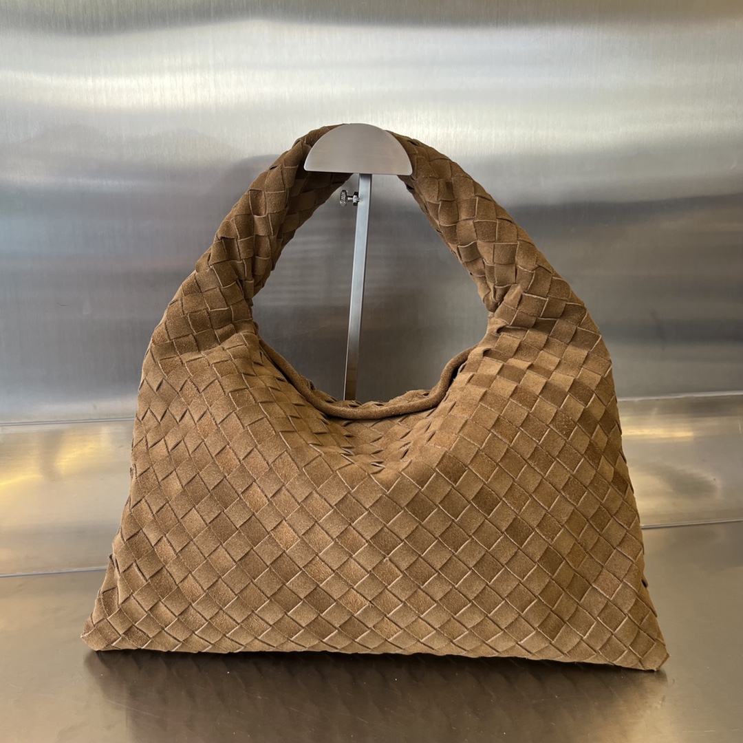 Bottega Veneta Bv Yangjin small HOP hand-woven original cowhide, 763966. The bag body and handle are made of a whole piece of cowhide. The bag bo