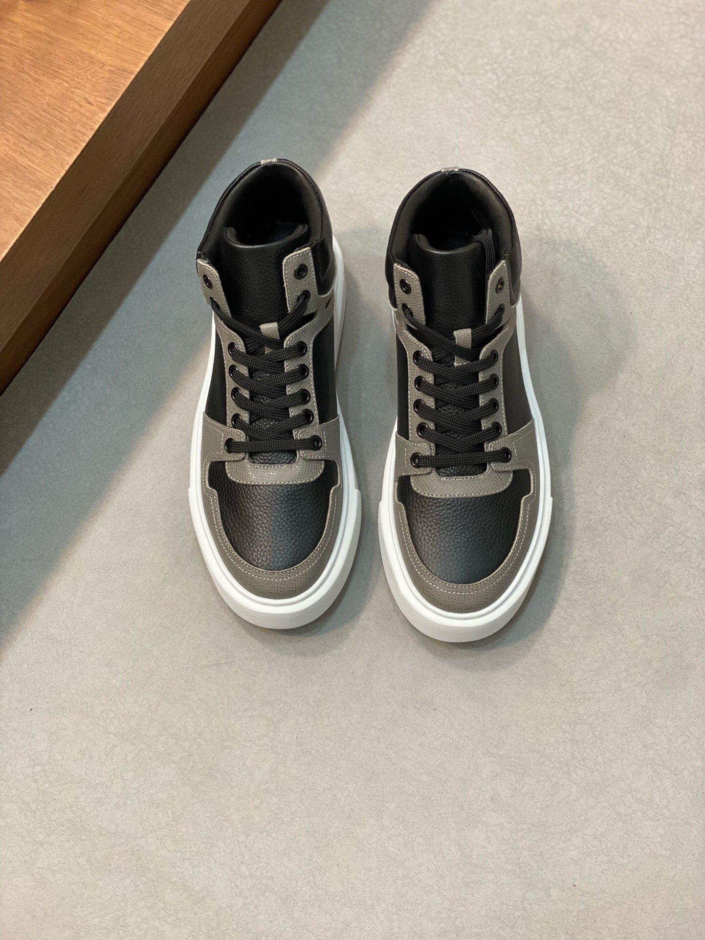 NO:216372,Brand HERMES original color matching, size 38-44 custom made 45 price, new Hermes style, high-top boutique sports shoes, upper cowhide, creating a full cowhide footbed cowhide inner style, dynamic original, Hermes comfortable sole, simple and generous sports and leisure, Hermes casual shoes, hermes, hermes, sneakers, cowhide19860909品牌HERMES 颜色原版配色 码数38-44定做45 价格 材质爱马仕新款 高帮精品运动鞋 鞋面牛皮打造全牛皮垫脚牛皮内里版型时尚 动感十足原版 爱马仕舒适大底 简洁大方运动休闲,爱马仕 休闲鞋,hermes,hermes,sneakers,cowhide,Men's shoes