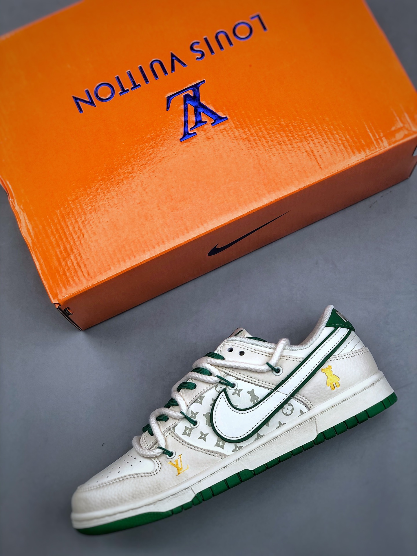 Nike SB Dunk Low x Louis Vuitton White Green Sneakers Size 36-45 4 i1704936893 2473 2