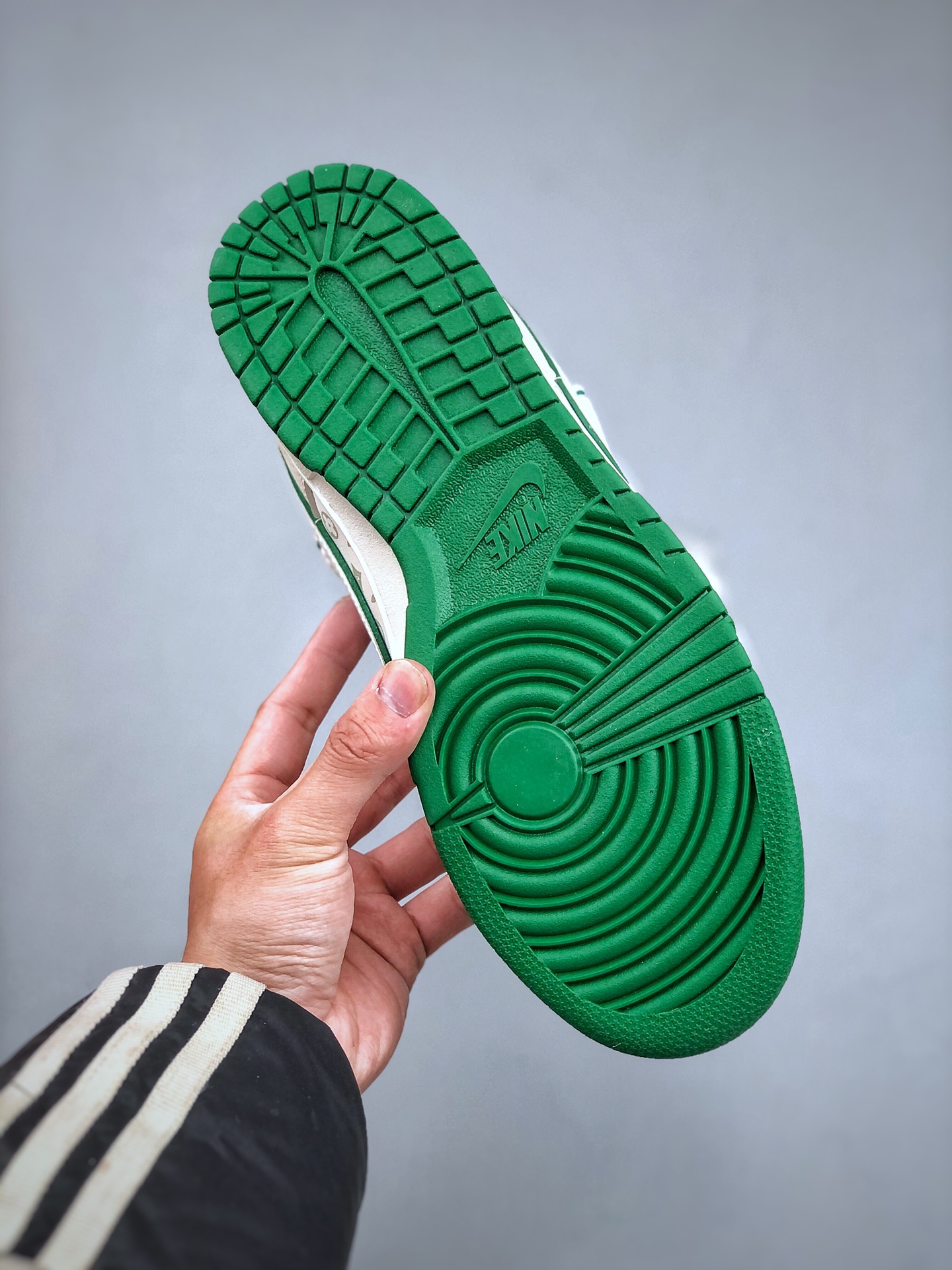 Nike SB Dunk Low x Louis Vuitton White Green Sneakers Size 36-45 9 i1704936893 4005 7