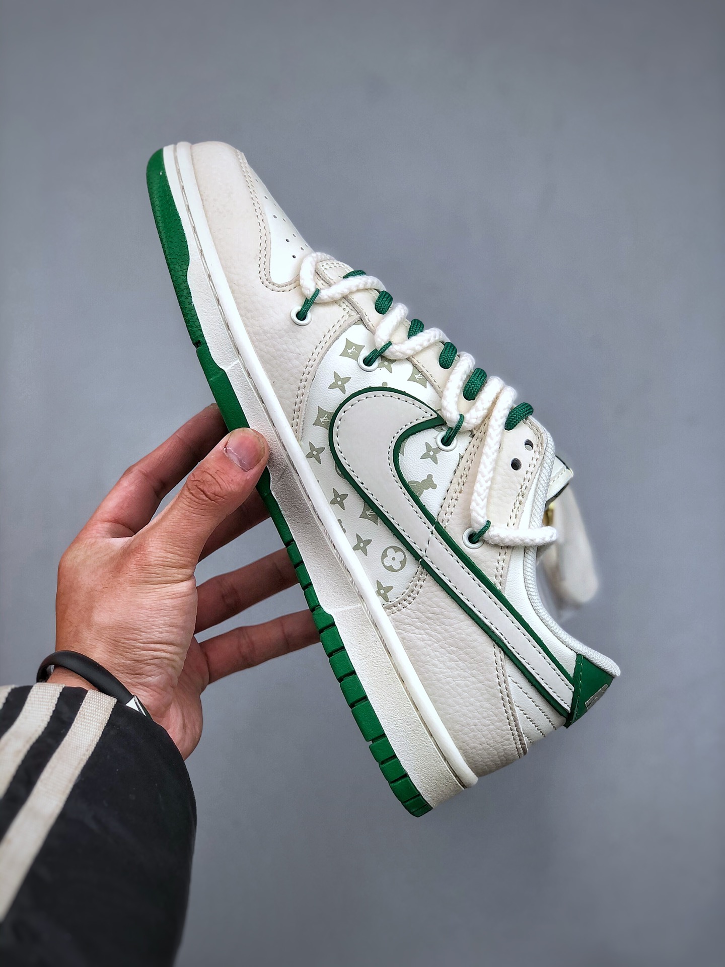Nike SB Dunk Low x Louis Vuitton White Green Sneakers Size 36-45 3 i1704936893 6723 1