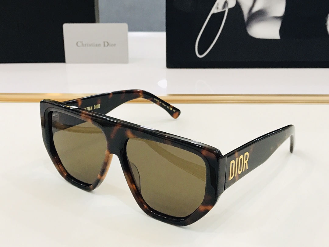 🔻🔻🔻DIO* 迪家 CD 10UCR  Size：60口14-142 春夏款墨镜 😎🔆。。搭配镜腿精致