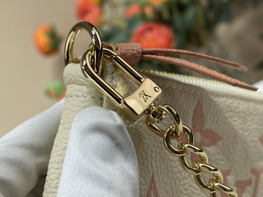 Louis Vuitton New for Spring Festival LV MINI POCHETTE ACCESSORIES m80732 58009 white/milky way