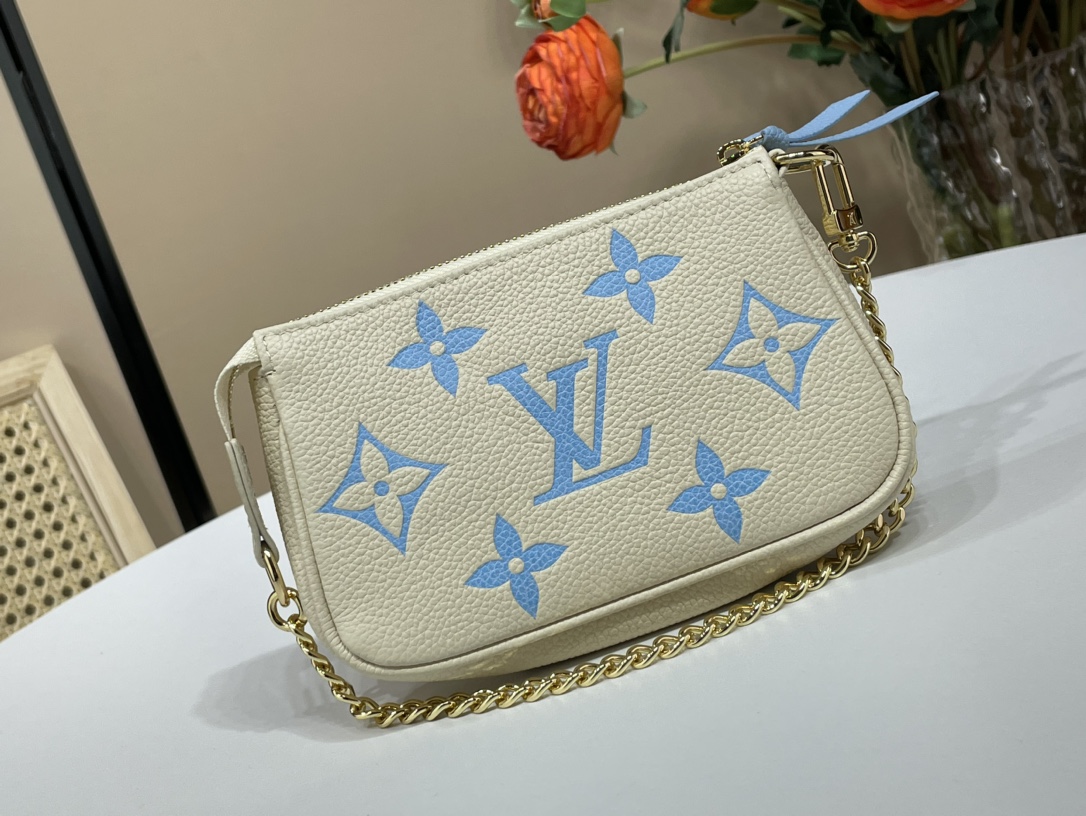 Louis Vuitton New for Spring Festival LV MINI POCHETTE ACCESSORIES m80732 58009 white/blue (milky way)