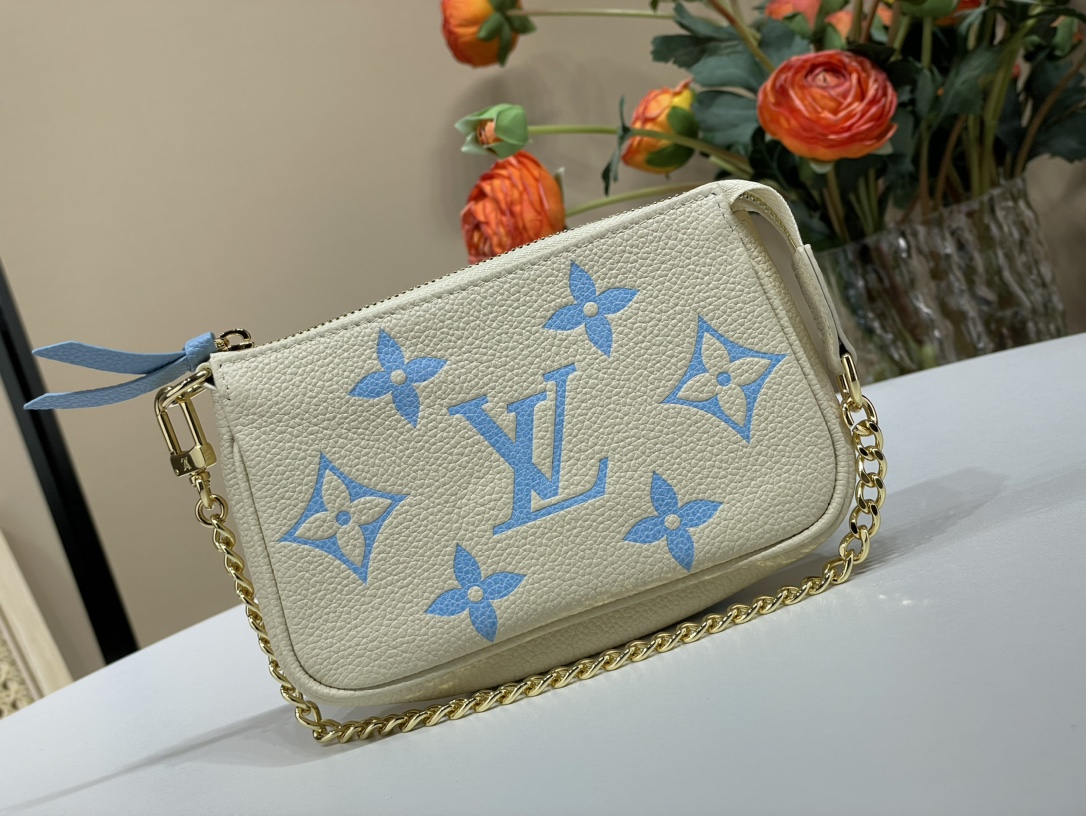 Louis Vuitton New for Spring Festival LV MINI POCHETTE ACCESSORIES m80732 58009 white/blue (milky way)