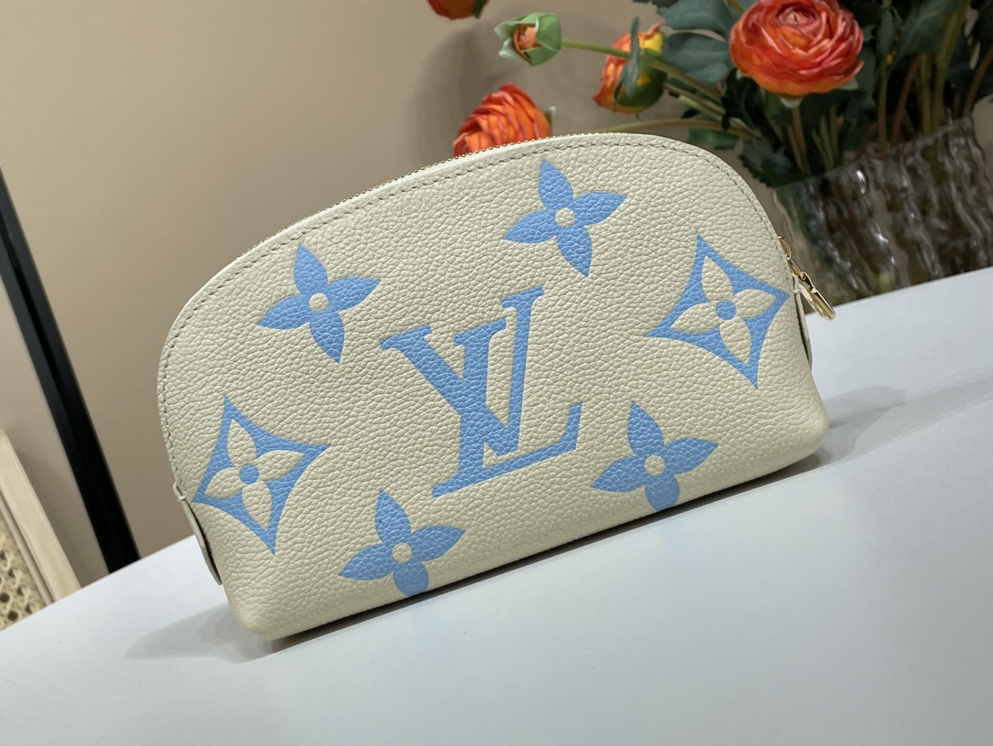 Louis Vuitton New Spring Festival 23lv calfskin cosmetic bag official M47515 24378 white/blue (milky way) series