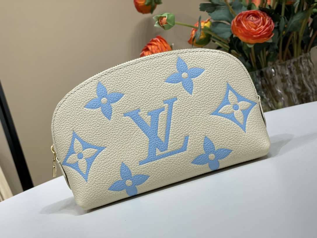 Louis Vuitton New Spring Festival 23lv calfskin cosmetic bag official M47515 24378 white/blue (milky way) series