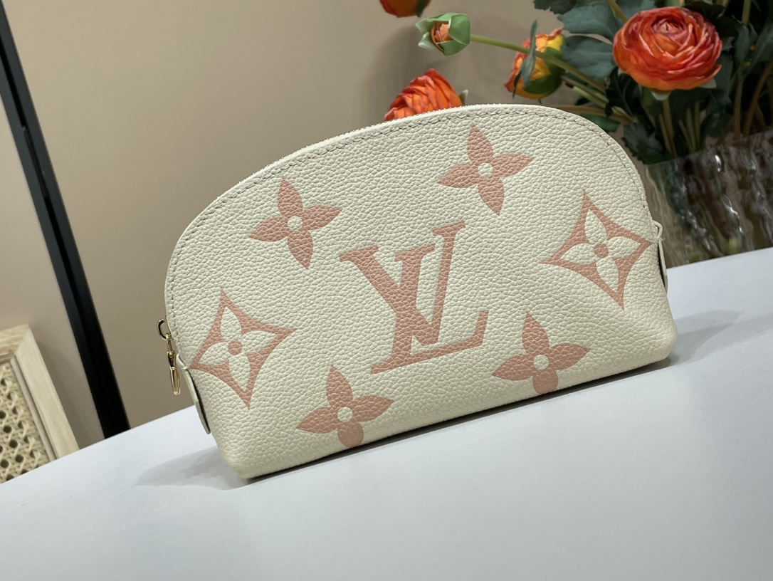 Louis Vuitton Sacs À Main Sac À Cosmétique Couleur abricot Blanc Monogram Canvas Toile M47515