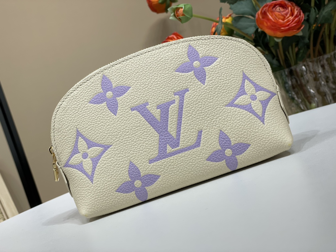 Louis Vuitton Impeccable
 Sacs À Main Sac À Cosmétique La couleur violette Blanc Monogram Canvas Toile M47515