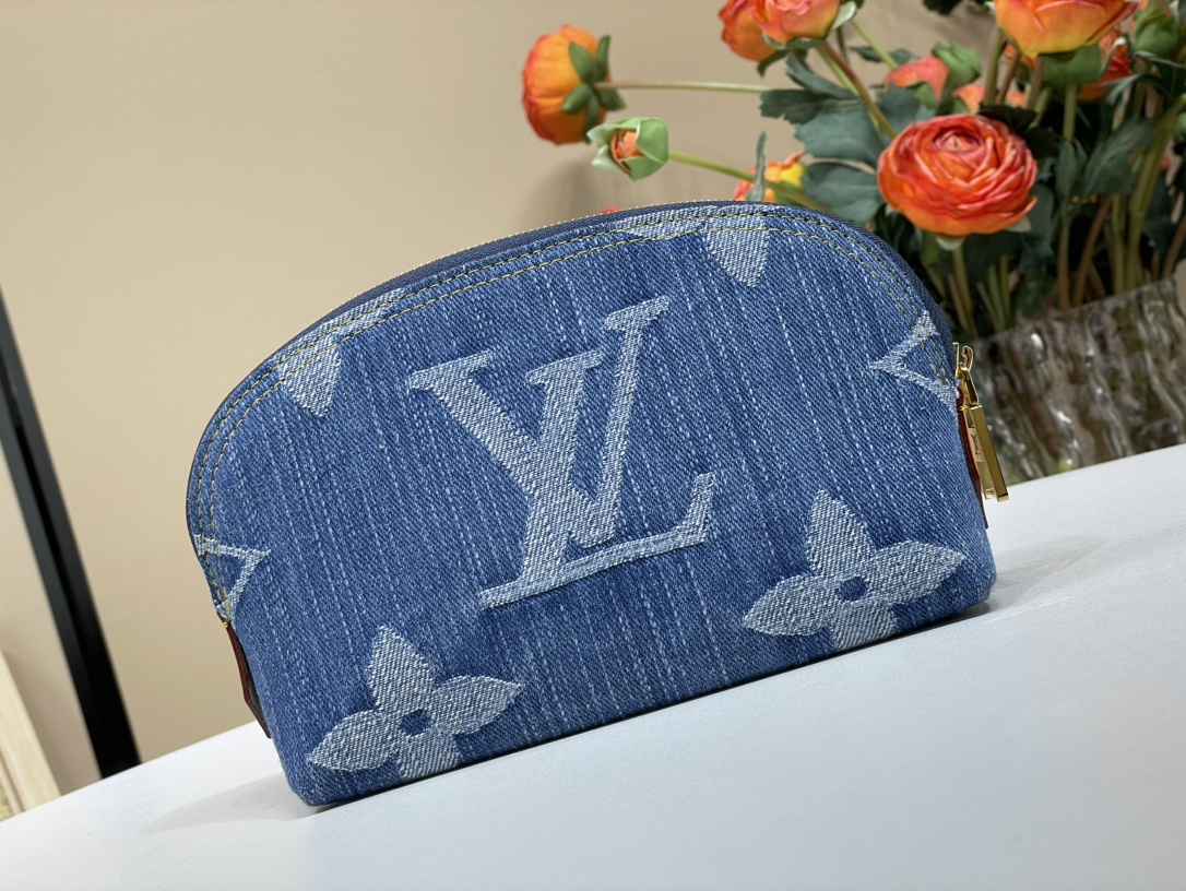 Louis Vuitton 24 purchasing special edition lv POCHETTE COSMETIQUE cosmetic bag officially on sale M24316 blue (denim denim)