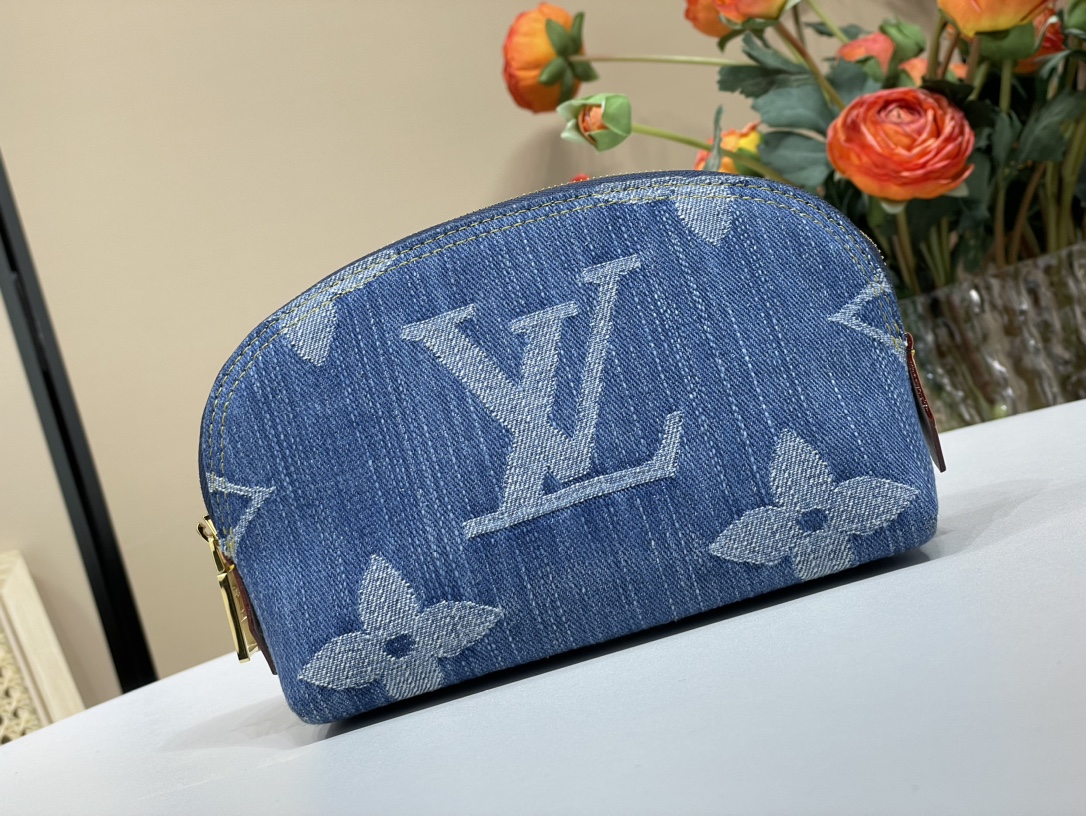 Louis Vuitton 24 purchasing special edition lv POCHETTE COSMETIQUE cosmetic bag officially on sale M24316 blue (denim denim)