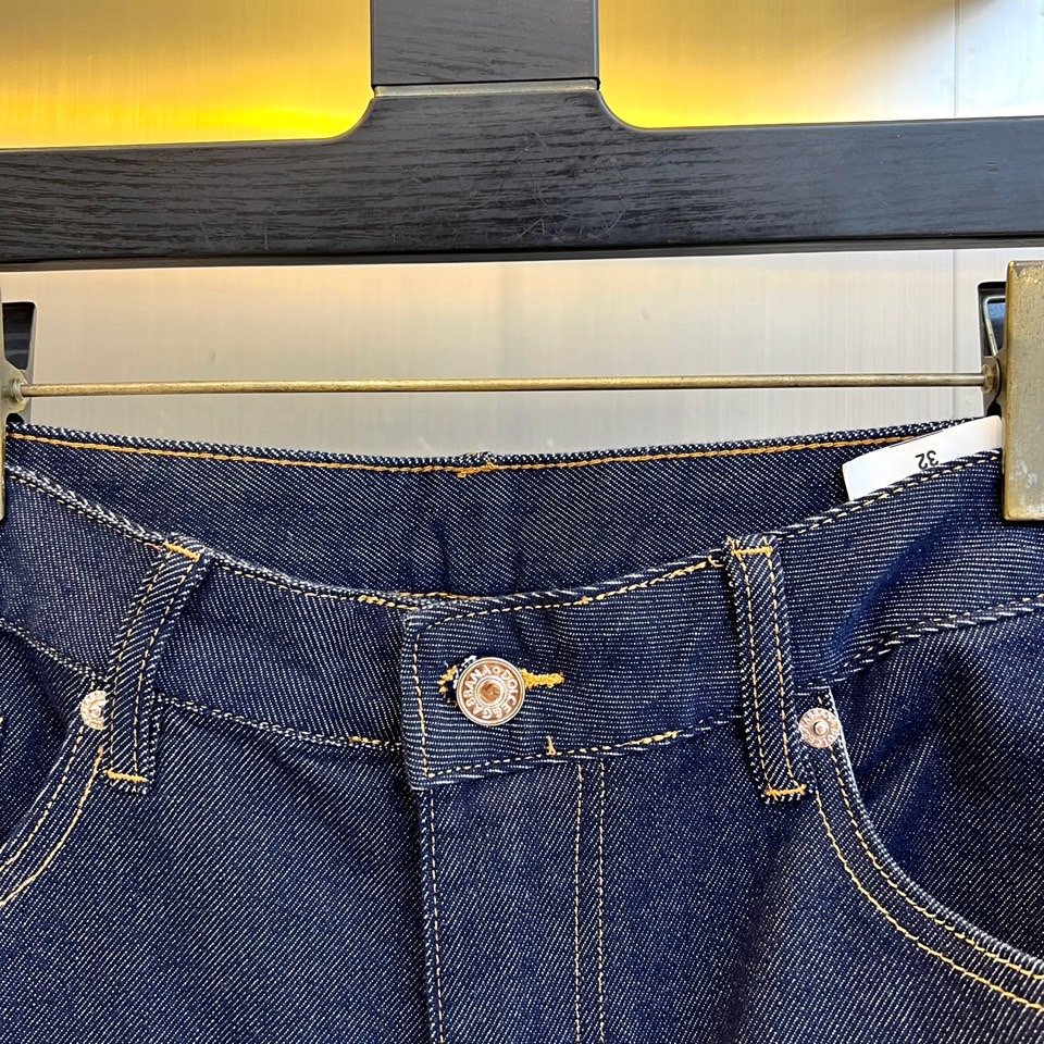 DG23s秋冬新品牛仔裤发售客供日本Denim平纹棉质牛仔面料梭织生产.顶尖的石磨水洗工艺让质感达到80