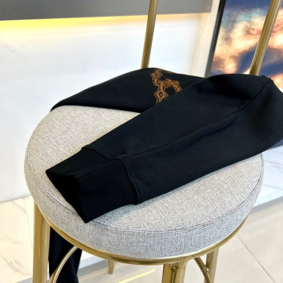 Dio迪奥23新品秋冬微加绒圆领卫衣可以单穿也可以里面再打个底微宽松设计裁剪纯棉材质这种棉很特别手感是很