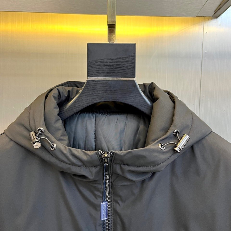 Prad普拉男士连帽休闲棉服23秋季新品极具P家美学基调的一款夹克外套以面料和品质为主导延续了常态化的设