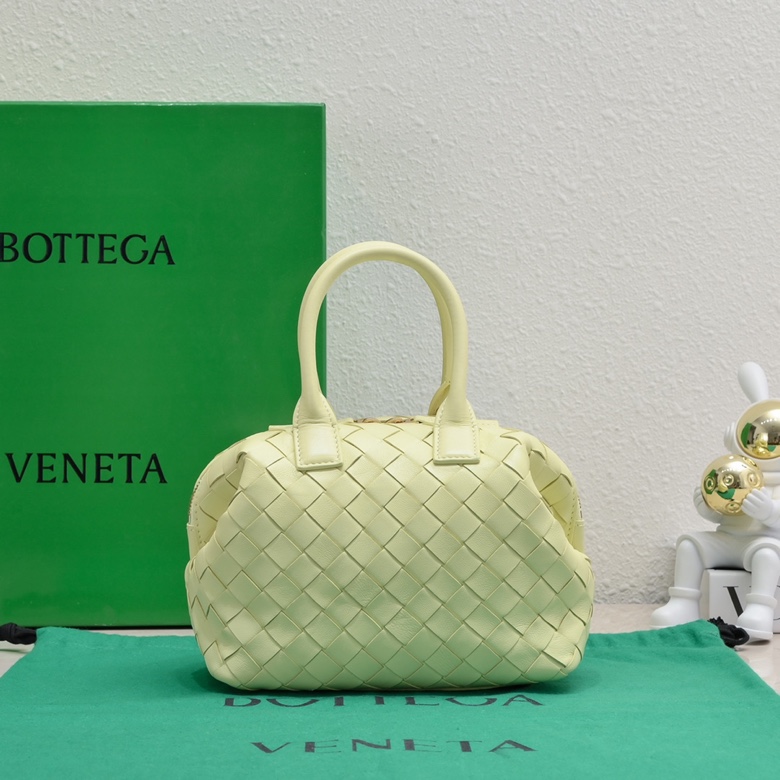 Bottega Veneta bv Small Intrecciato woven sheepskin bowling bag, top quality original sheepskin, full leather interior, equipped with detachable