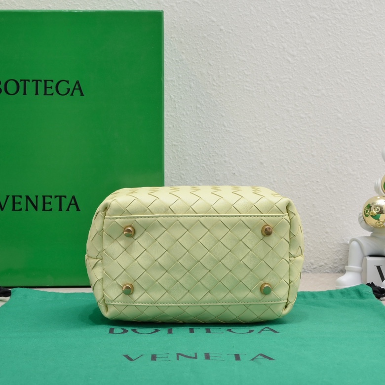Bottega Veneta bv Small Intrecciato woven sheepskin bowling bag, top quality original sheepskin, full leather interior, equipped with detachable