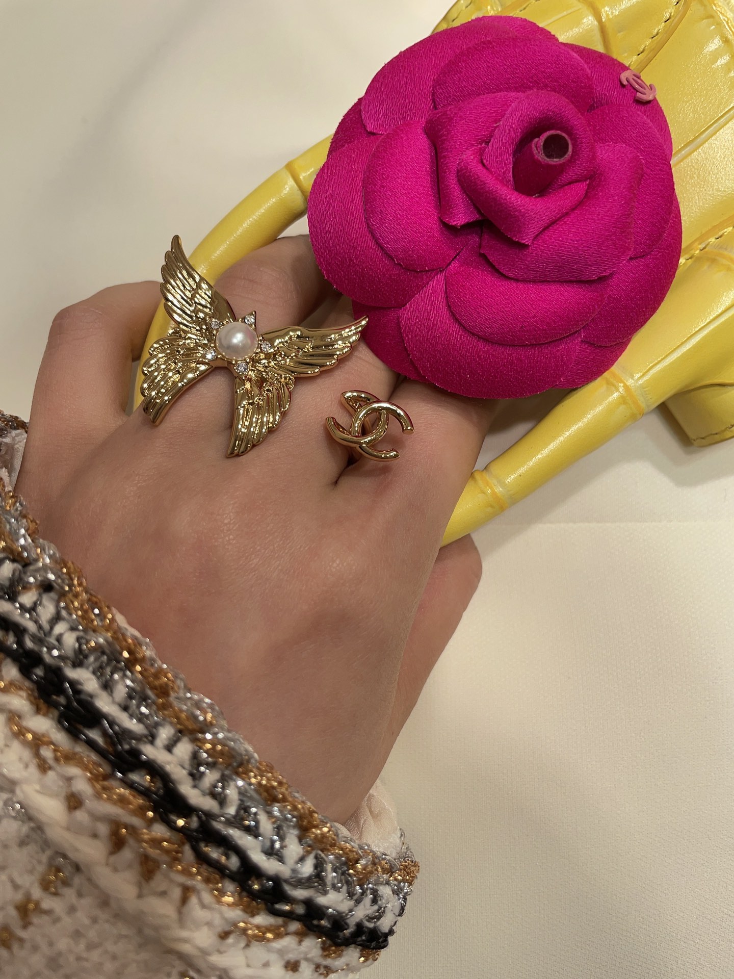 NO:100937,24C new gold embossed star wings double C open ring, Dior ring, dior, ring1986090924C新款金色浮雕星星翅膀双C开口戒指,Dior戒指,dior,ring,Jewelry