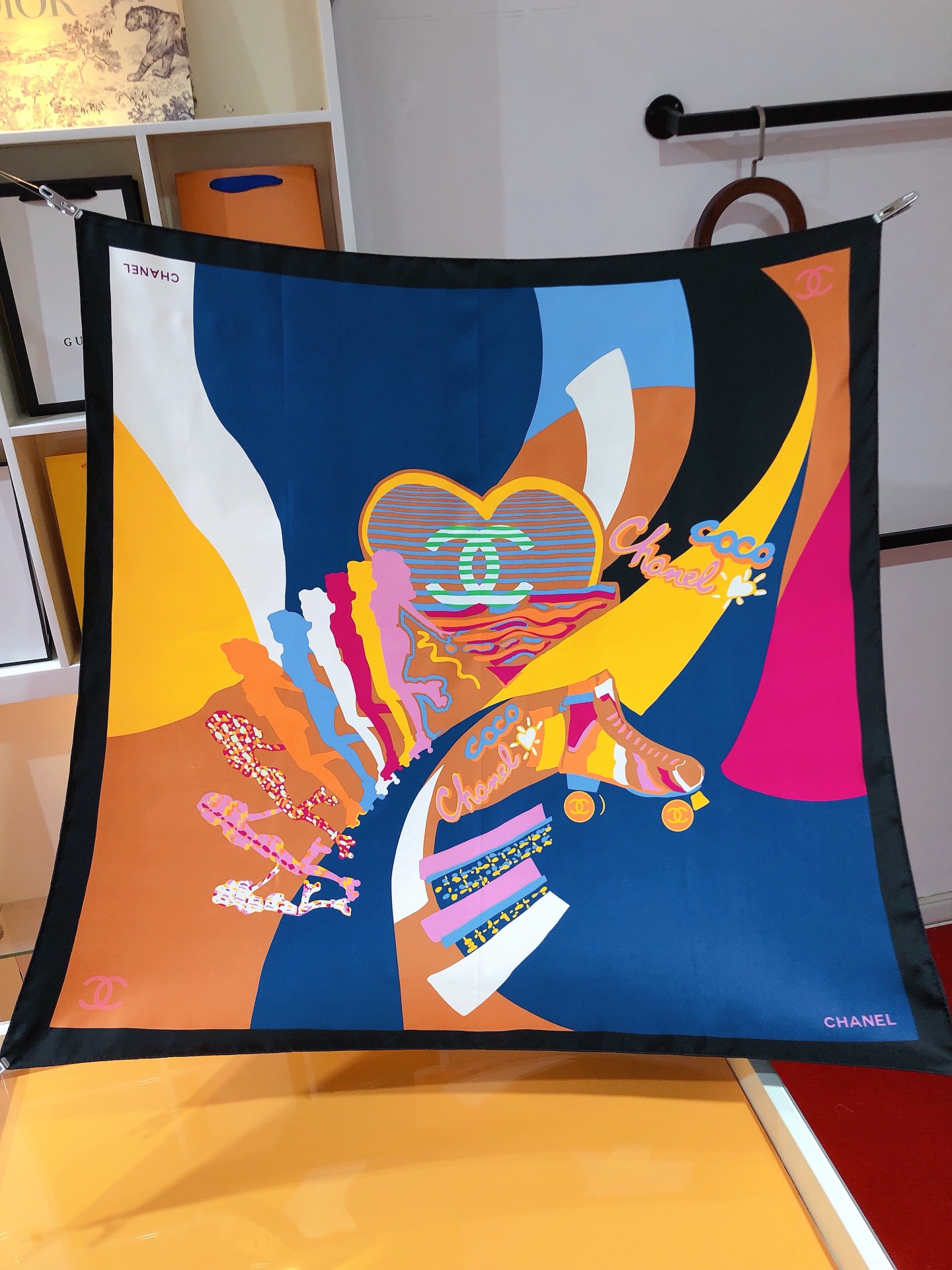 NO:174829,SCC2403 Original single small 90cm silk square scarf, top-grade twill silk material is purely hand-made curled edges, light luxury, high-end heavy twill silk, complete counter quality fabric pursues the shape, with a crisp feel, bright and plump color is super pleasing to the eye!  Good goods are not waiting for others, if you like it, you can't miss it [Ingredient size 90X90cm Twill silk], high-version scarf, real silk19860909SCC2403 原单小香90cm真丝方巾,顶级斜纹真丝材质纯手工卷边,轻奢感十足高端重磅斜纹真丝完全专柜品相面料追求造型,手感挺括,鲜艳饱满色彩超级养眼！好货不等人,喜欢就不能错过哦【成分尺寸90X90cm 斜纹真丝】,高版本围巾,real silk,scarf