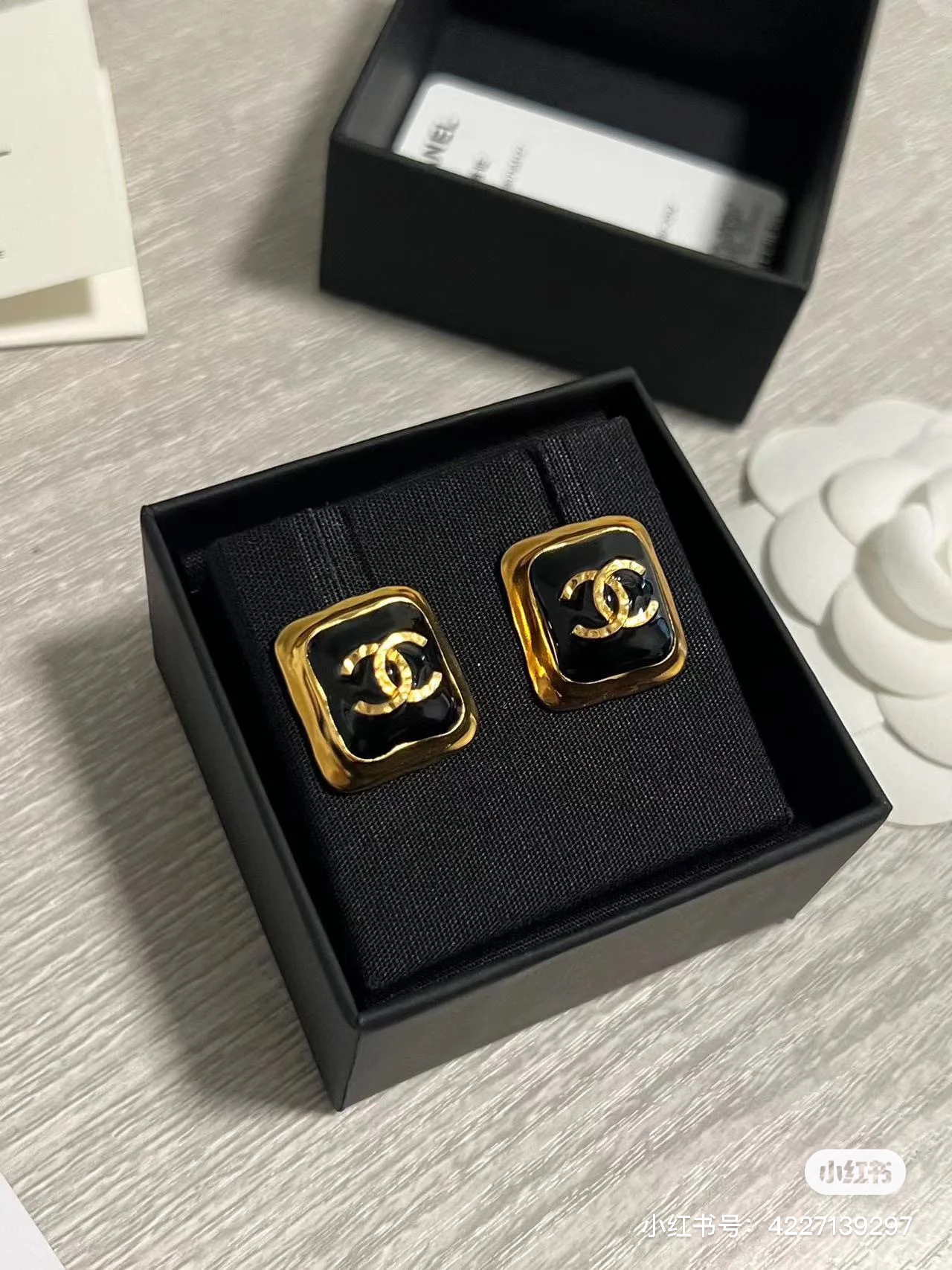 NO:102031,[New Product Shipping] Chanel Black Gold Sugar Cube Earrings, Chanel Earrings, Chanel Earrings, Chanel19860909【新品出货】香奈儿黑金方糖耳钉,香奈儿耳钉,chanel,Jewelry