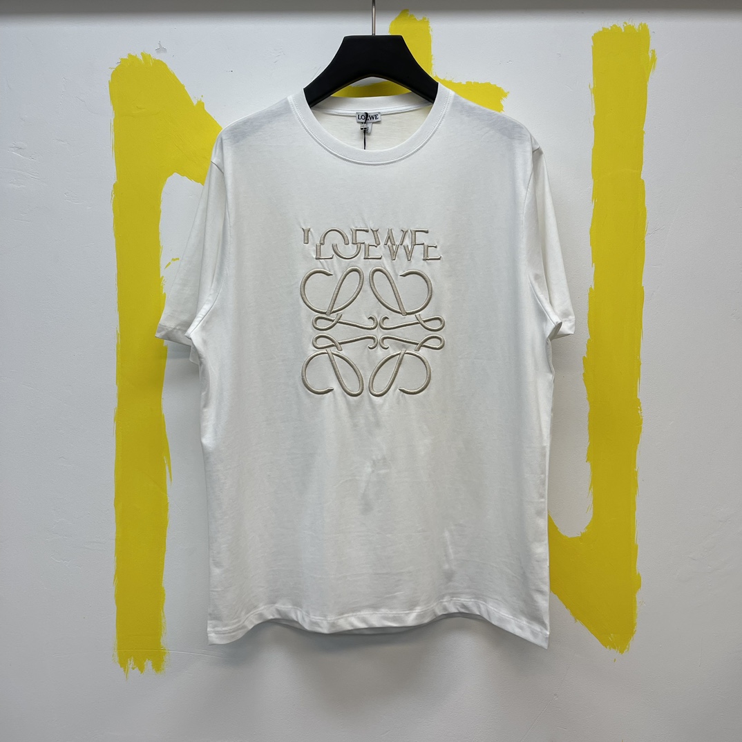 🅿️145 Camiseta de algodón de corte holgado. Tallas: S-XL. Precio original: 4.100 €. Camiseta de punto de algodón liger…