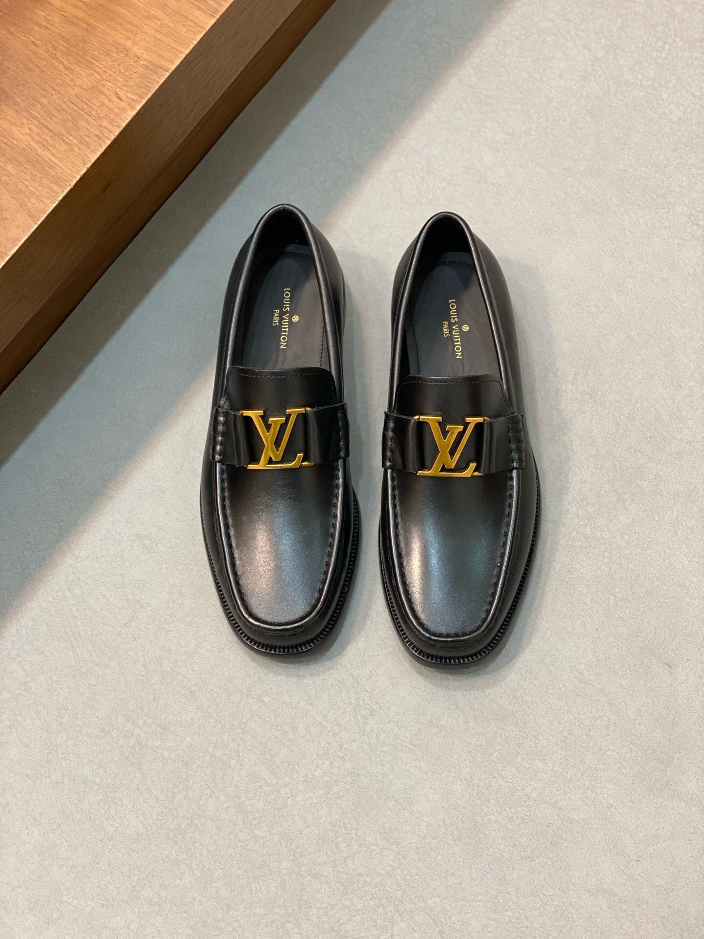 NO:216634,Brand LOUIS VUITTON Color original color matching Number of 38-44 Customized 45 Price Material Louis Vuitton New Model Business leather shoes original quality Top version uses top layer cowhide design simple and elegant Goodyear exquisite hand-pulled wire to make the shoes more solid Original (injected leather outsole) on the foot Stylish and comfortable, Louis Vuitton leather shoes, louis vuitton, louis vuitton, cowhide, Leather soles19860909品牌LOUIS VUITTON 颜色原版配色 码数38-44定做45 价格 材质路易威登新款 商务皮鞋原单品质 顶级版本采用头层牛皮设计简单大方不失优雅固特异精致手工拉线使鞋子更加牢固原版（注塑真皮大底）上脚 有型 舒适,路易威登 皮鞋,louis vuitton,louis vuitton,cowhide,Leather soles,Men's shoes