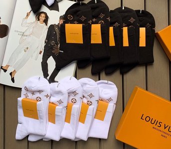 Louis Vuitton Sock- Mid Tube Socks Black White Yellow Men Cotton Casual