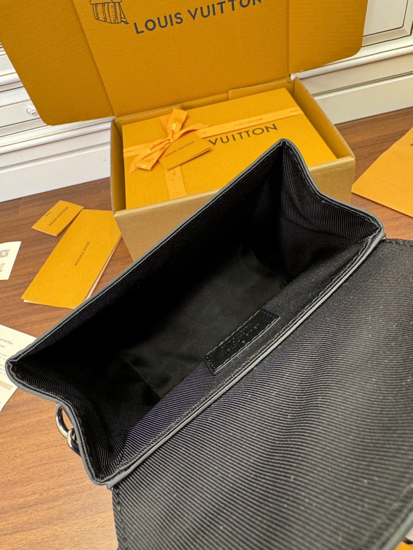 独家首发型号特正版M82774品质全面再次升级专柜同步电子芯片内码新礼盒礼品袋保护纸铜版电子标签合格证皮