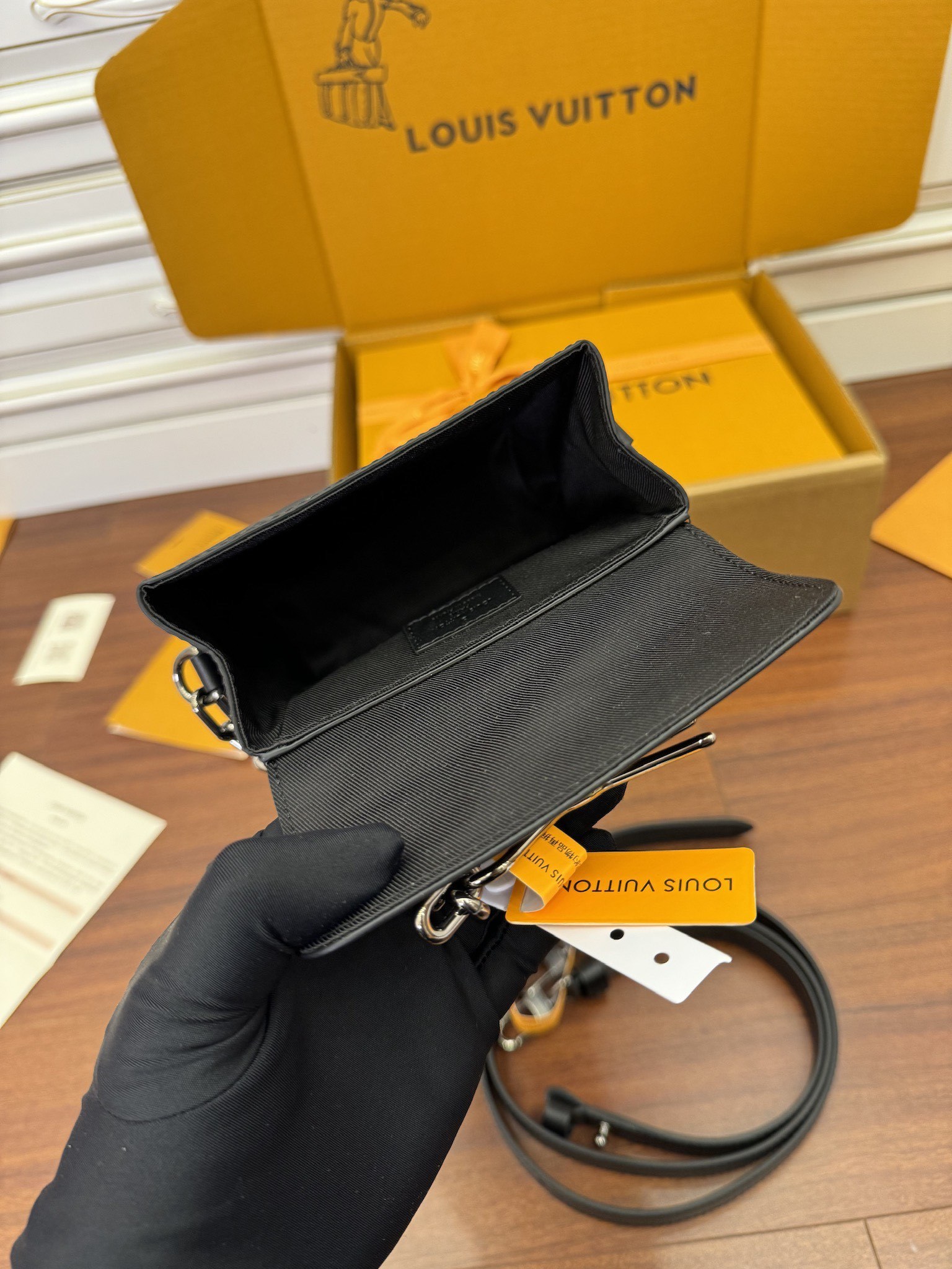 独家首发型号特正版M82774品质全面再次升级专柜同步电子芯片内码新礼盒礼品袋保护纸铜版电子标签合格证皮