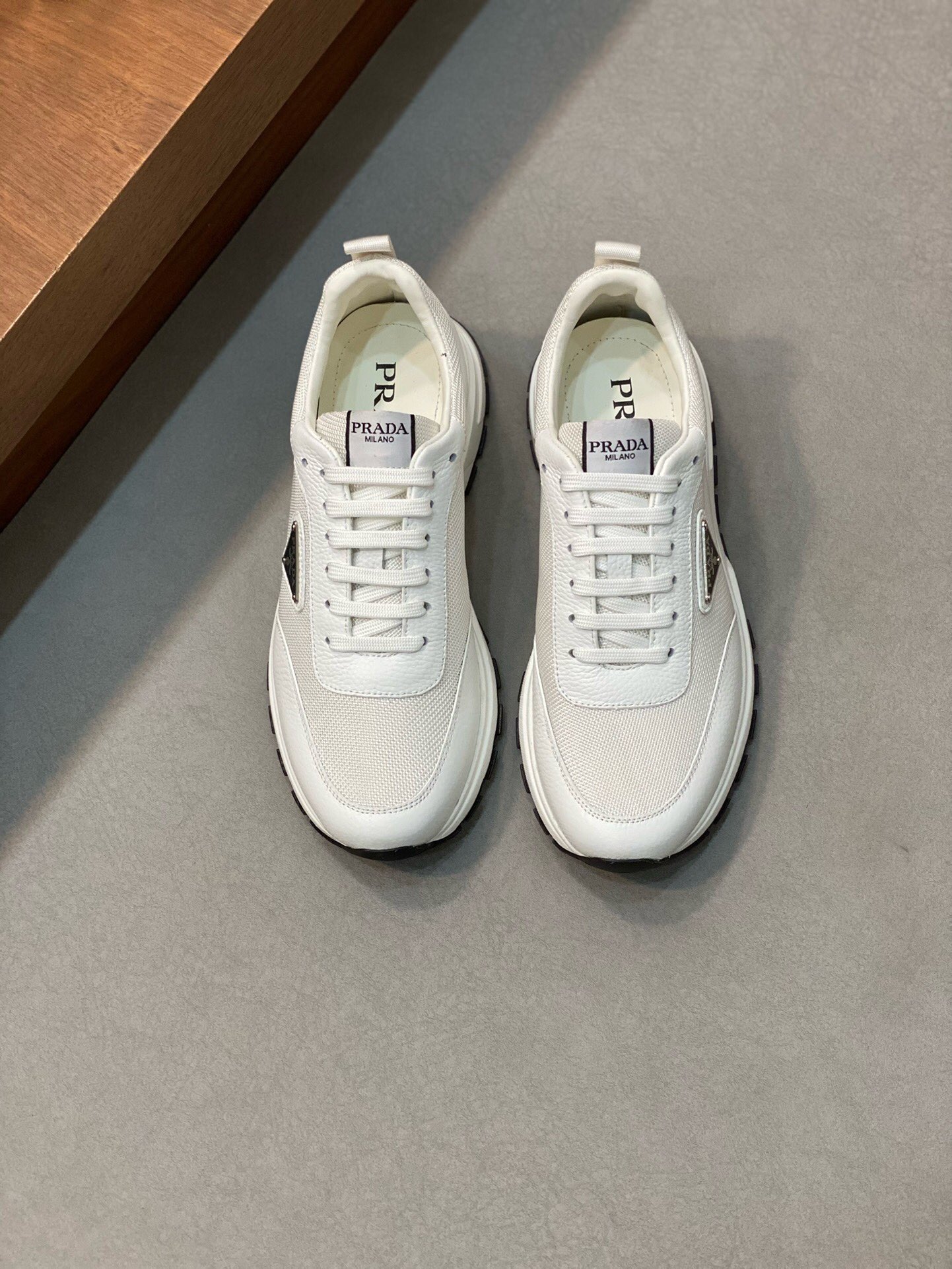 NO:216850,Brand PRADA color original color matching, code number 38-44 customized 45 price Material Prada new product original single-stock low-top casual sneakers!  The upper uses original soft cowhide inner lining. The original molded sole of cowhide is made of high quality. Prada, prada, prada, sneakers, cowhide19860909品牌PRADA 颜色原版配色 码数38-44定做45 价格 材质普拉达新品原单货低帮休闲运动鞋！鞋面采用原版柔软牛皮牛皮内里 牛皮垫脚原版开模大底、高品质值得拥有,普拉达,prada,prada,sneakers,cowhide,Men's shoes