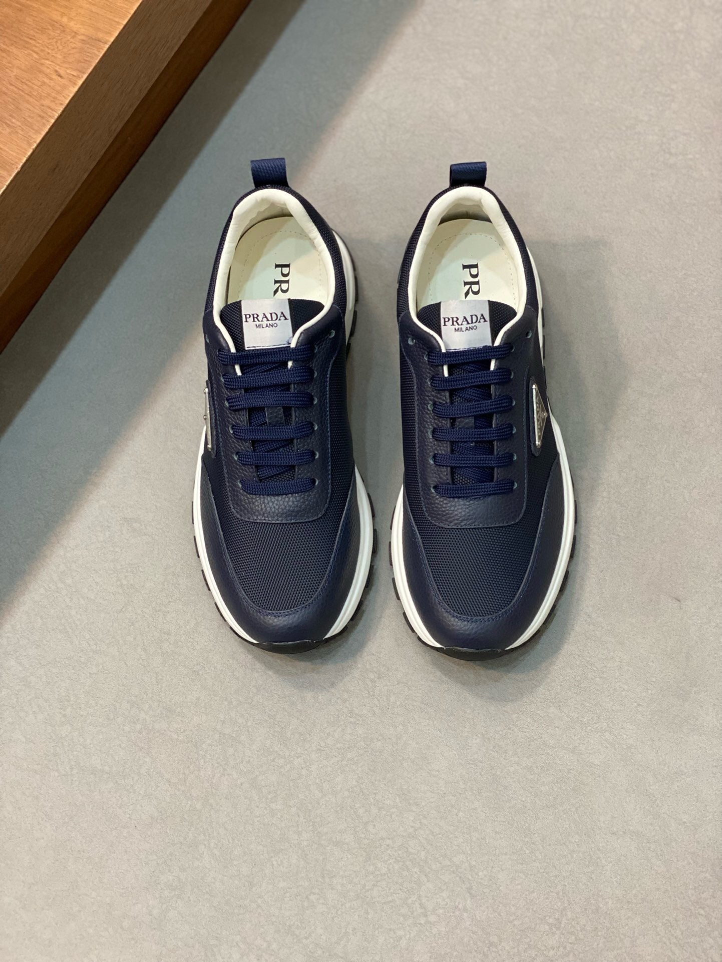 NO:218080,Brand PRADA color original color matching, code number 38-44 customized 45 price Material Prada new product original single-stock low-top casual sneakers!  The upper uses original soft cowhide inner lining. The original molded sole of cowhide is made of high quality. Prada, prada, prada, sneakers, cowhide19860909品牌PRADA 颜色原版配色 码数38-44定做45 价格 材质普拉达新品原单货低帮休闲运动鞋！鞋面采用原版柔软牛皮牛皮内里 牛皮垫脚原版开模大底、高品质值得拥有,普拉达,prada,prada,sneakers,cowhide,Men's shoes