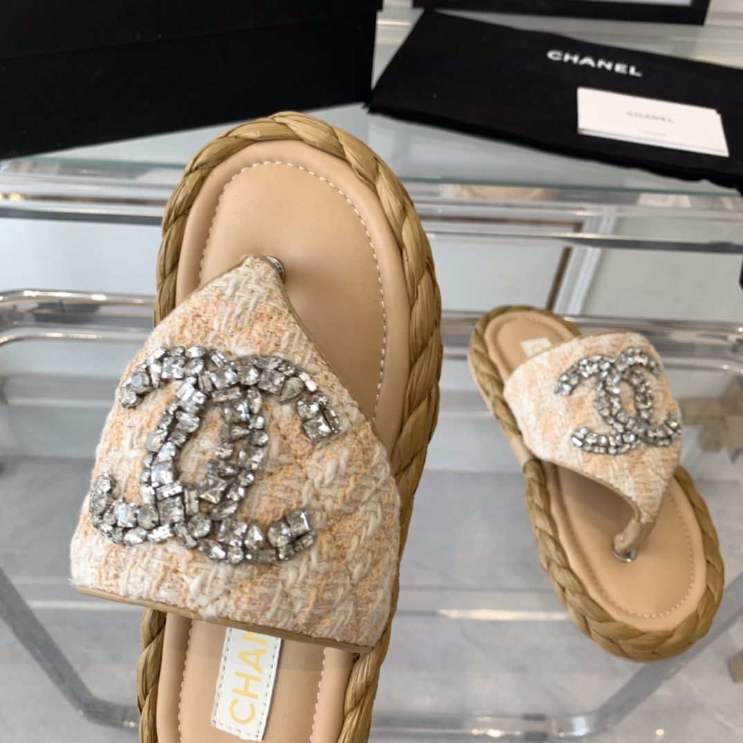 Chanel Chanel新款钻面拖鞋 开发
